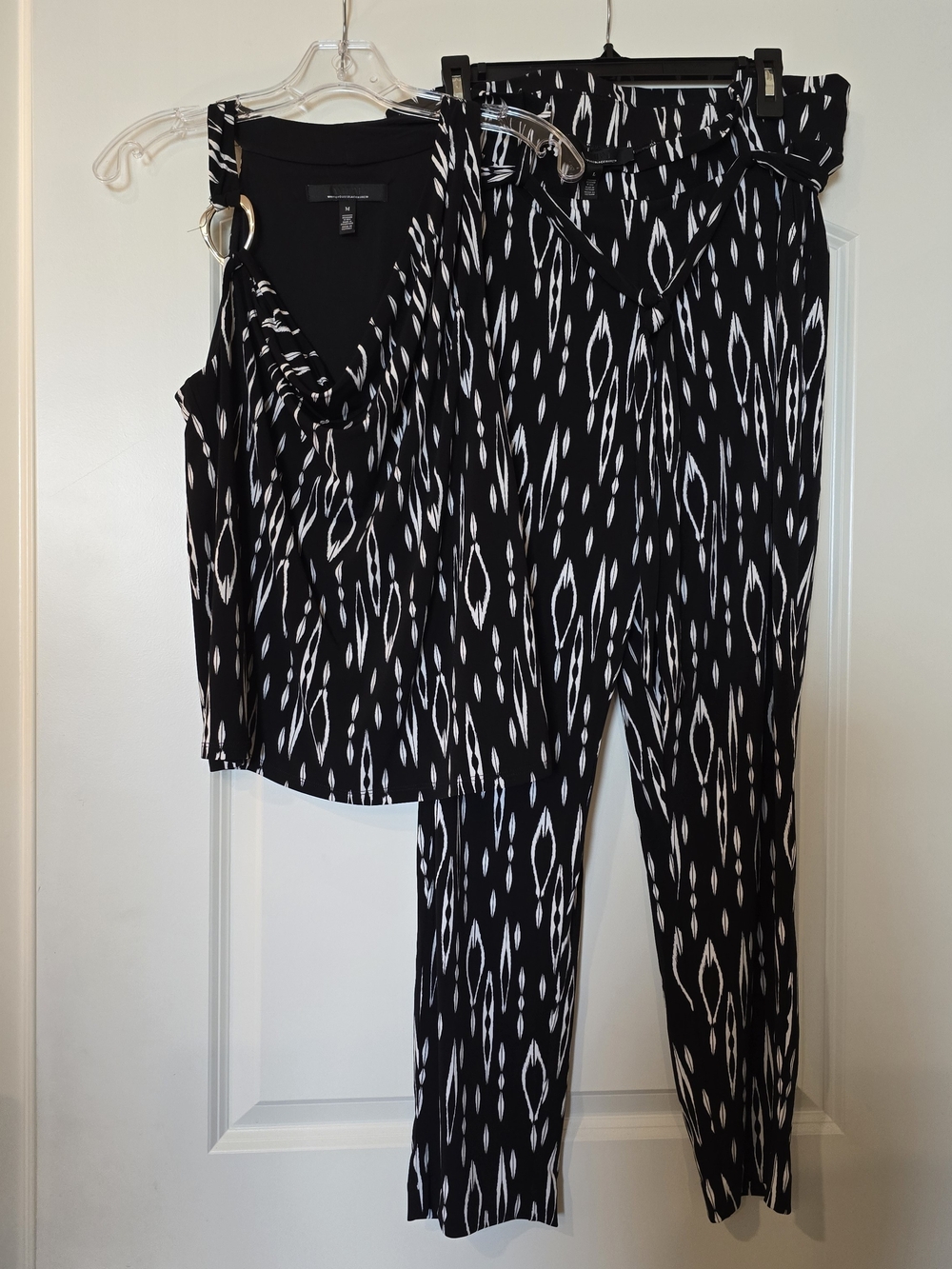 White House Black Market Sleeveless Black & White Printed Two Piece Set Medium